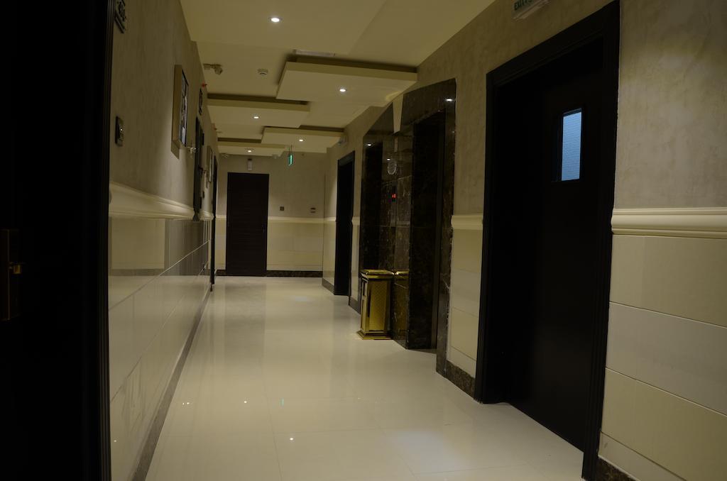 Reef Hotel Aparts Аджман Екстериор снимка